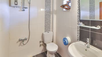 Chambre Standard Double ou avec lits jumeaux | Salle de bain | Chaussons