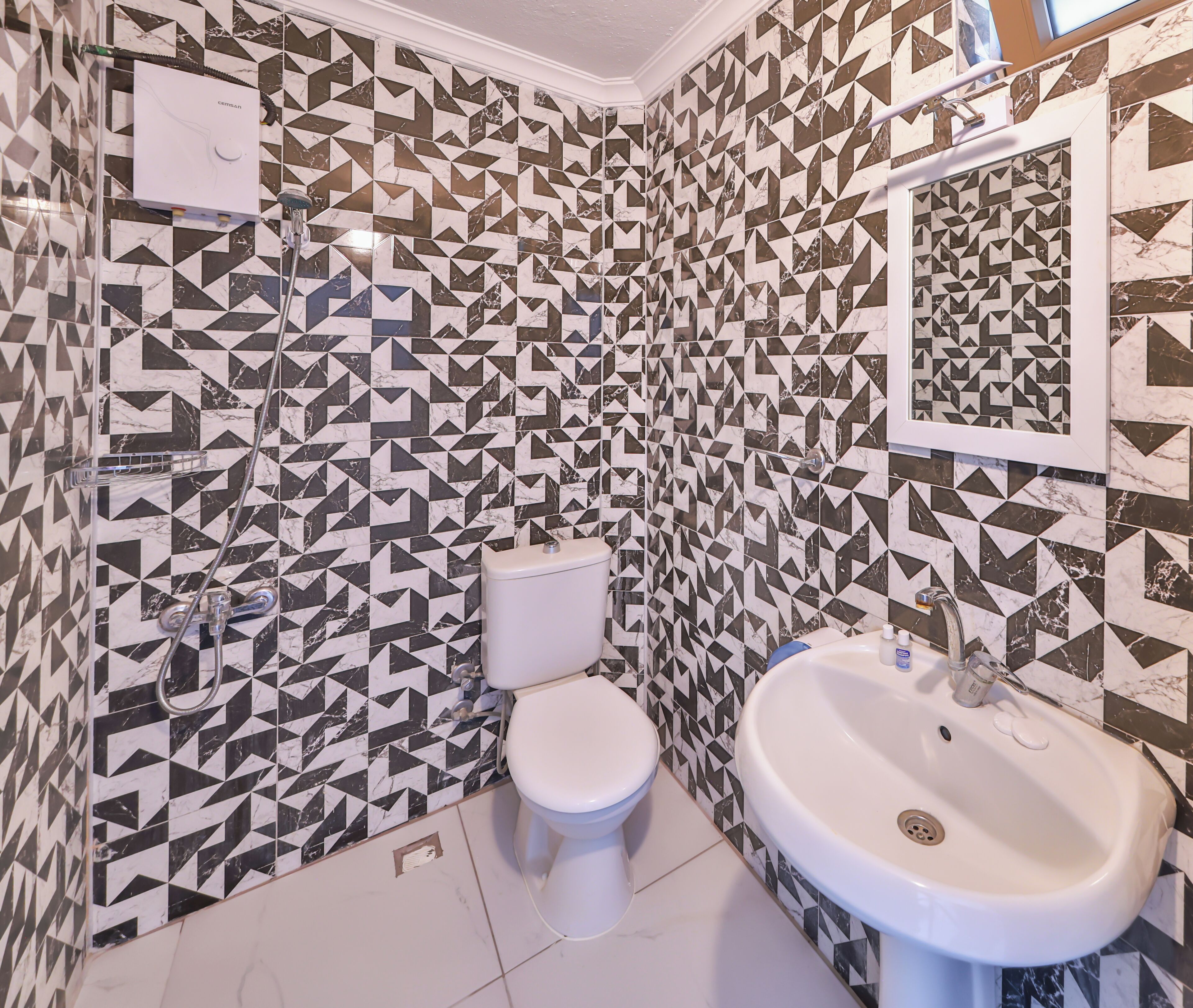 Standard Double or Twin Room | Bathroom | Slippers