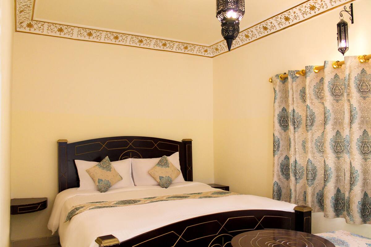 Deluxe Palm Room | Bed sheets