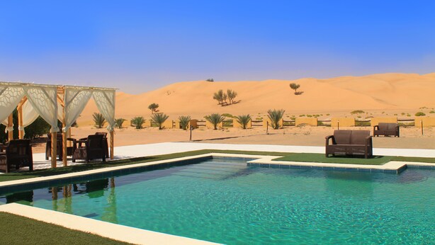 Outdoor pool - Golden Palm Oasis (Jalan Bani Buhassan)