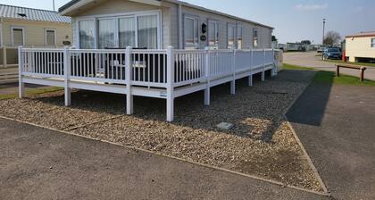 2br-sleeps6-fireplace-parking-patio-seaside