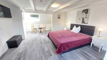 Smart TV de 43 pulgadas con canales vía satélite, televisión y juguetes