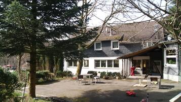 Habitación Deluxe, 1 cama King size, para no fumadores, en el área del jardín | Vista al resort