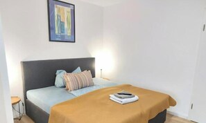 Deluxe Room, 1 King Bed, Non Smoking, Garden Area | Memory foam beds, individually decorated, individually furnished, desk - Hotel Restaurant Heidersteg (Radevormwald)