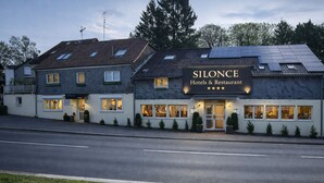 A two-story building with a sign reading "SILONCE Hotels & Restaurant" and a solar panel on the roof. - SILONCE Hotels & Restaurant (Radevormwald)