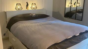 2 slaapkamers, een strijkplank/strijkijzer, wifi