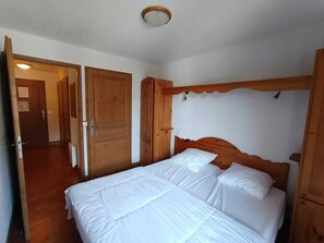 2 bedrooms