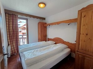 2 bedrooms