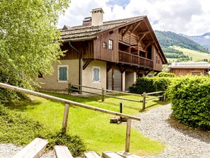 Exterior - Duplex 3 chambres avec balcon, proche des remontées et golf, parking et Wi-Fi inclus (Megève)