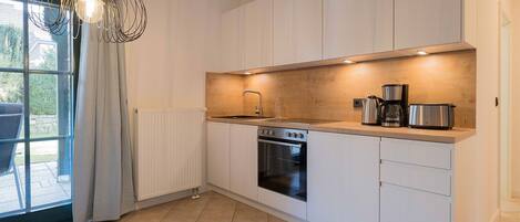 KĂŒhlschrank, Ofen, Herdplatte, GeschirrspĂŒler