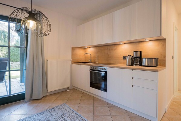 Kylskåp, ugn, spishäll och diskmaskin