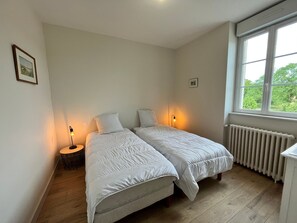 3 bedrooms, free WiFi, bed sheets