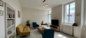 Charming Independent Cottage in Historic School with All-Inclusive Amenities