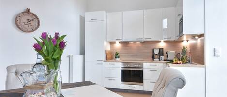Fridge, microwave, oven, stovetop