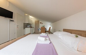 Lit parapluie, Wi-Fi gratuit, draps fournis