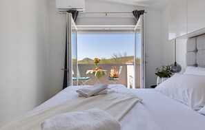 4 bedrooms, free WiFi, bed sheets