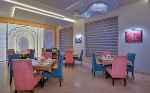 Reception - Wingston A TreeHouse Hotel Barsana (Chhata)