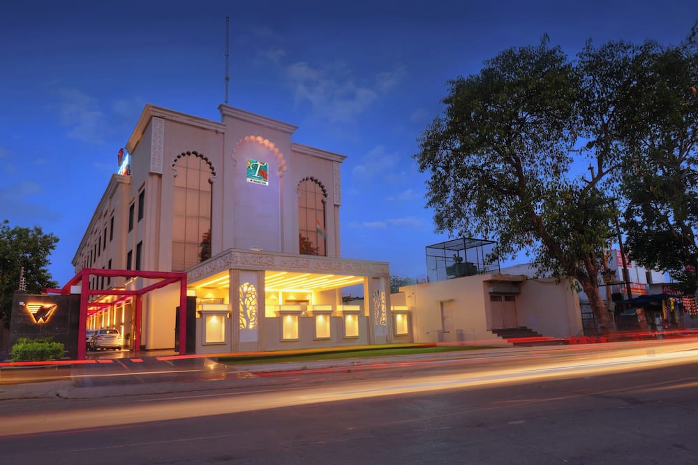 Wingston A TreeHouse Hotel Barsana - Barsana