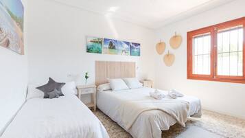 5 slaapkamers, luxe beddengoed, een strijkplank/strijkijzer, wifi