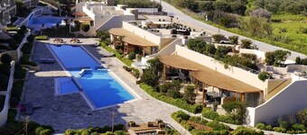 Elegant, Modern With Shared Swimming Pools