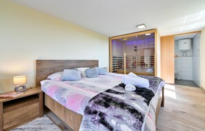 3 bedrooms, travel crib, free WiFi, bed sheets