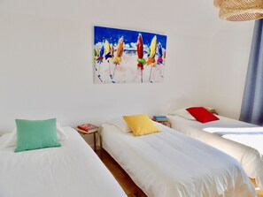 3 slaapkamers, een bureau, een strijkplank/strijkijzer, gratis wifi