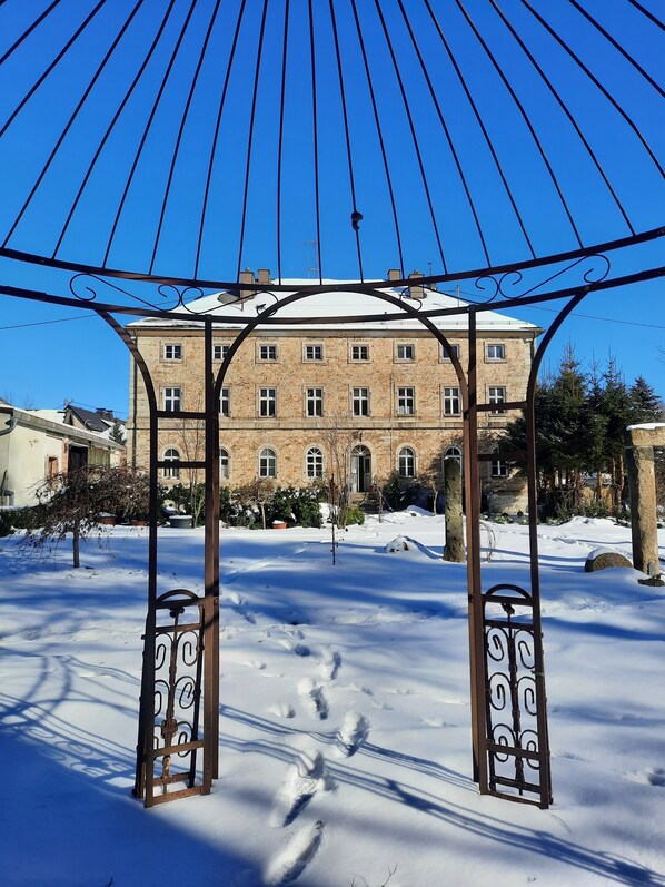 Property grounds - Living in a stately home from 1848 in the Fichtelgebirge (Ebnath)