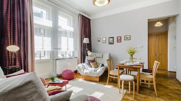 Apartamento | Zona de estar | Una televisión