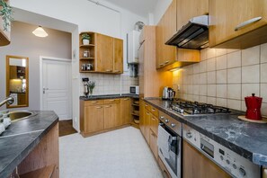 Lägenhet | Eget kök | Kylskåp, mikrovågsugn, diskmaskin och brödrost