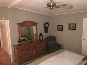 2 quartos, ferros/tábuas de passar roupa, Wi-Fi de cortesia