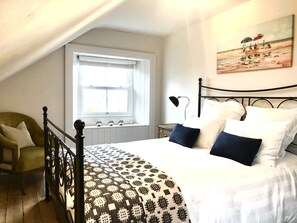 4 bedrooms, iron/ironing board, travel crib, free WiFi