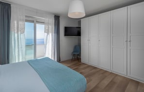 4 bedrooms, travel cot, free WiFi, bed sheets