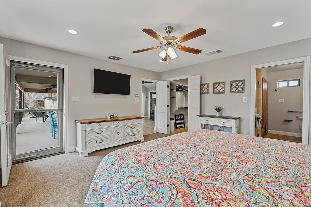 Diamond On The Water-kayaks, fire pit and fishing