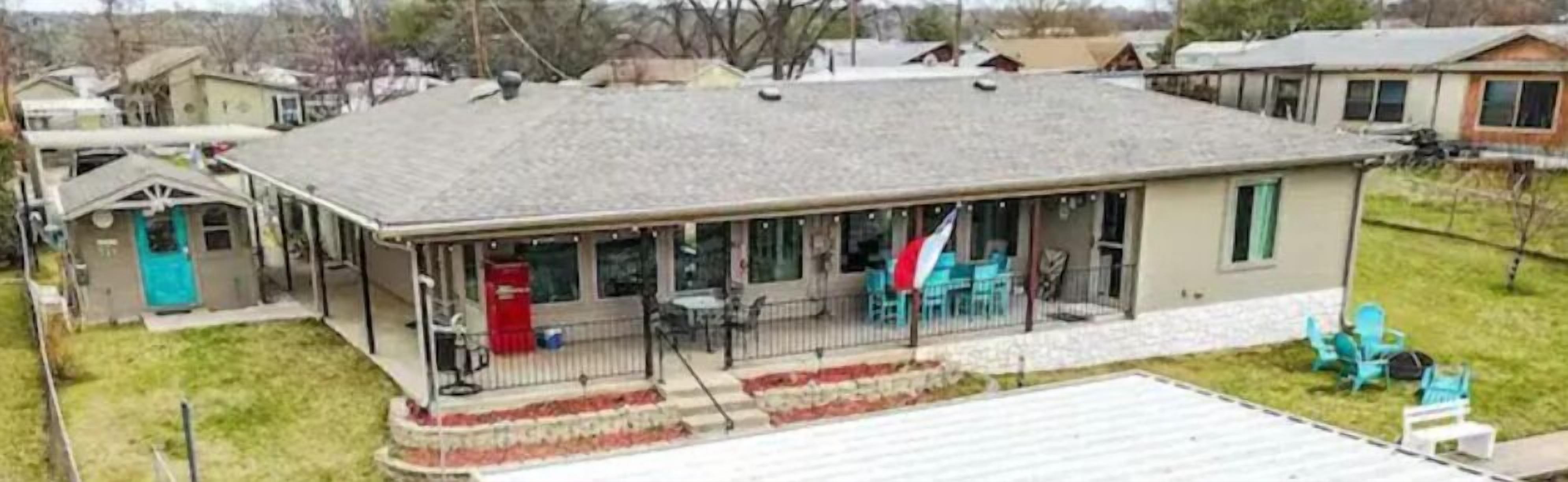 Diamond On The Water-kayaks, fire pit and fishing