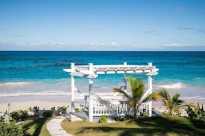 On the beach - New 8000 SF Ultra-Luxury Beachfront Estate w/Htd P (Governors Harbour)