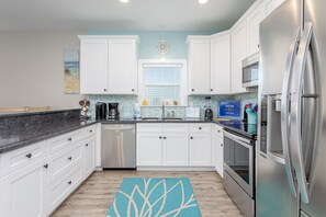 冰箱、微波炉、烤箱、炉灶