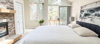 Nicely Decorated 3 Bd LAKESIDE CLUB #56 - Close to Ski Hills + Indoor pool!