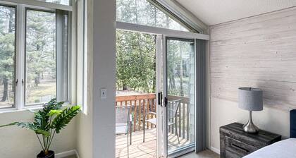 Nicely Decorated 3 Bd LAKESIDE CLUB #56 - Close to Ski Hills + Indoor pool!