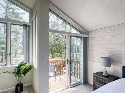 Nicely Decorated 3 Bd LAKESIDE CLUB #56 - Close to Ski Hills + Indoor pool!