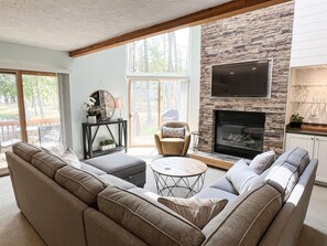 Smart TV, fireplace