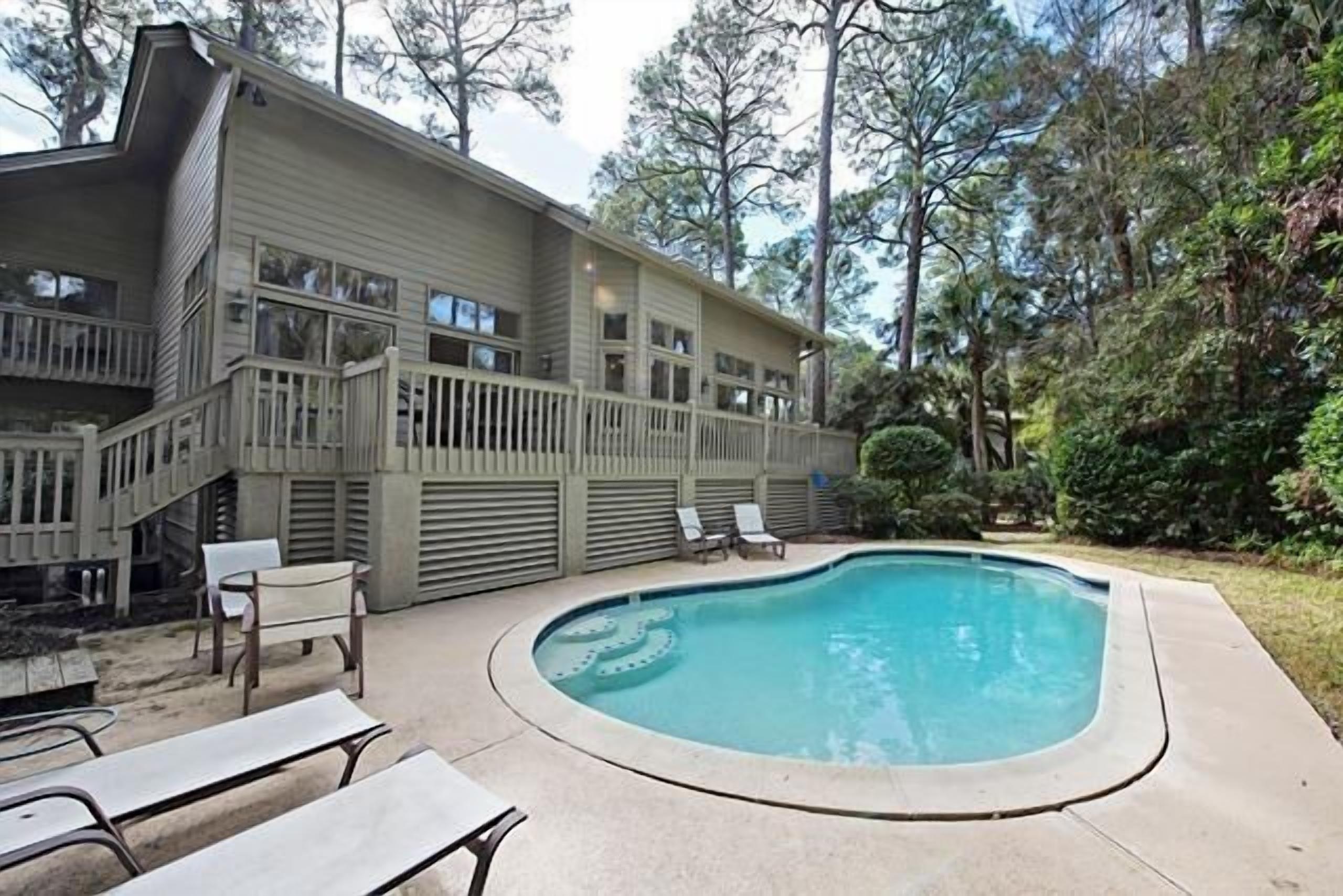 Spacious 5-Bdrm home w/ Private Pool, just steps to Beach & Plantation Golf Club