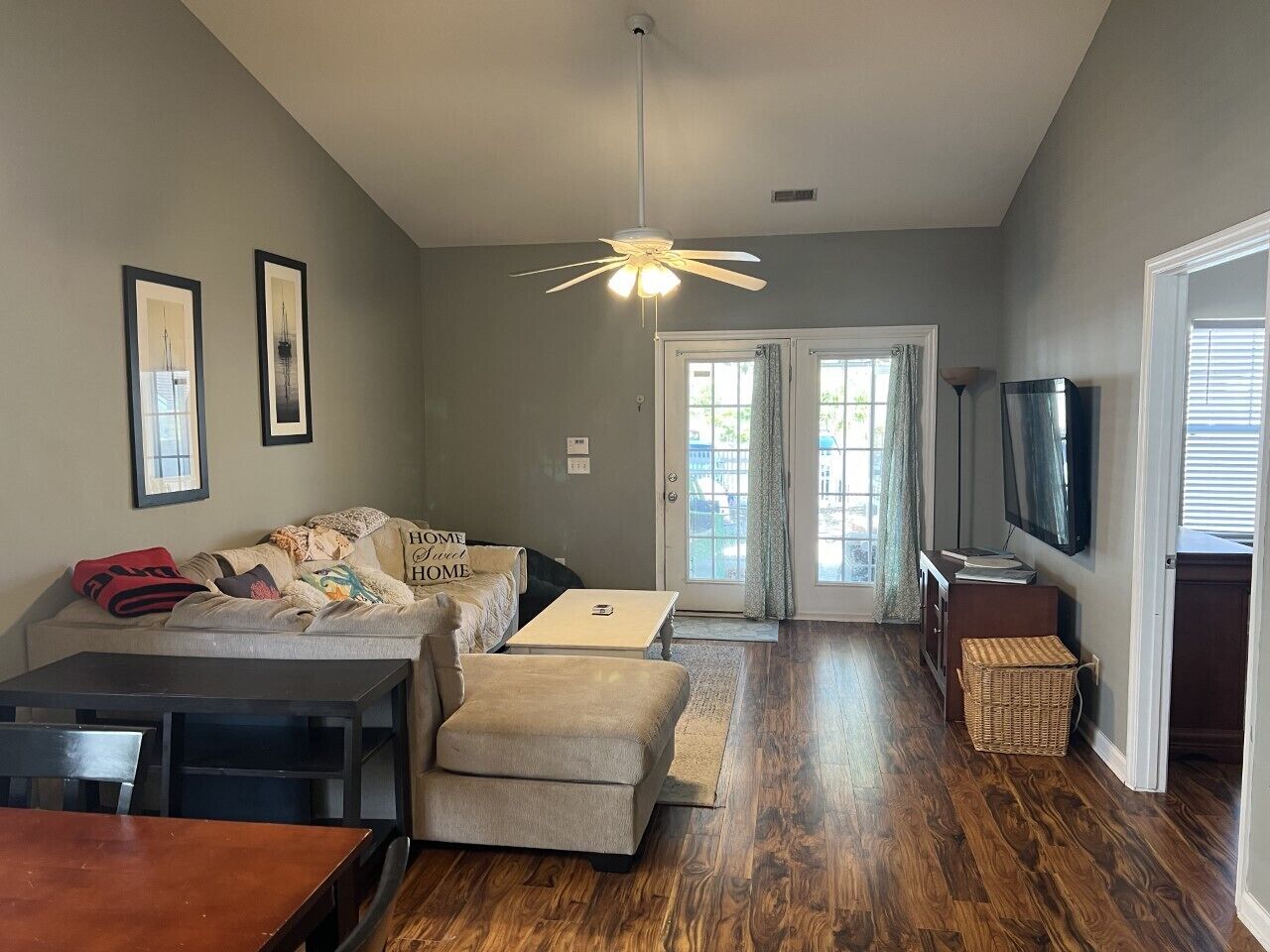 Cute Townhome close to Old-Town Bluffton and Hilton Head Beaches.