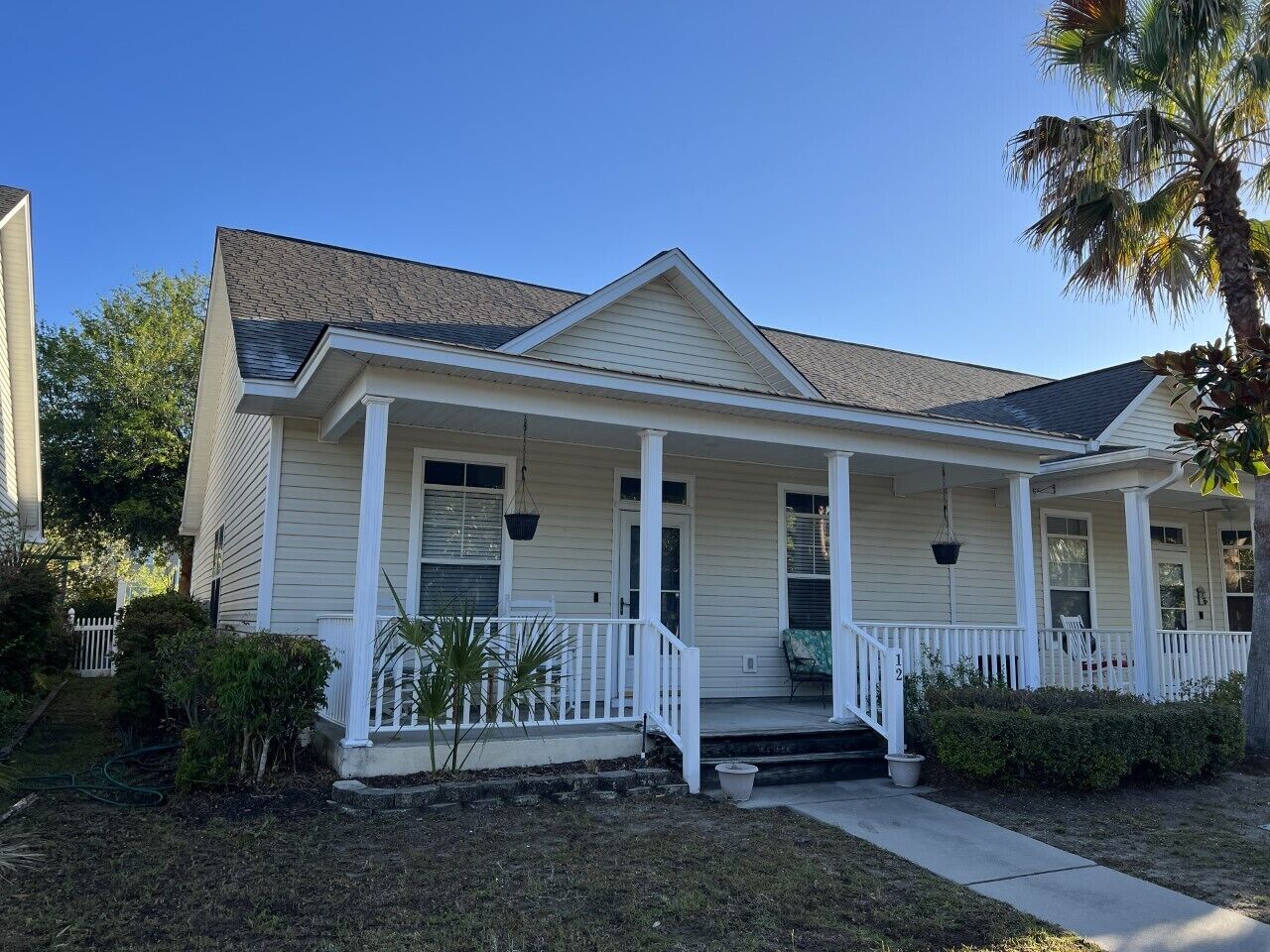 Cute Townhome close to Old-Town Bluffton and Hilton Head Beaches.