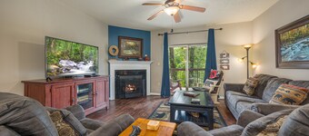 Cedar Lodge Rushing Water Retreat 3 bed/3 bath Balcony on the River