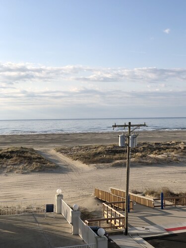 Beautiful Beachfront Condo in Wildwood Crest, NJ - With Full Kitchen! 