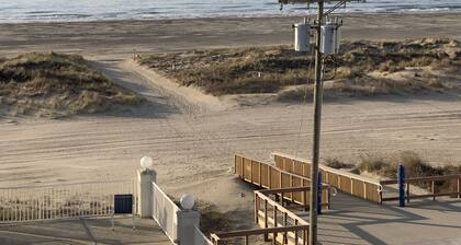 Beautiful Beachfront Condo in Wildwood Crest, NJ - With Full Kitchen!