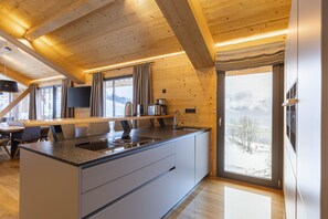 Fridge, oven, stovetop, dishwasher - Premium Chalet with 5 bedrooms, sauna & pool (Haus im Ennstal)