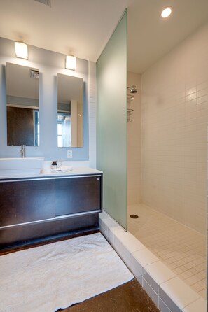 Shower, towels - Smart, Stylish Music City Condo - Concierge, Restaurants, Gym, Rooftop Patio, Parking (Nashville)