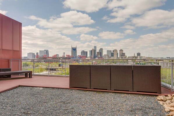 Terrace/patio - Smart, Stylish Music City Condo - Concierge, Restaurants, Gym, Rooftop Patio, Parking (Nashville)