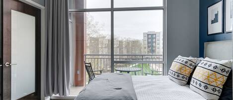 1 bedroom, desk, WiFi, bed sheets